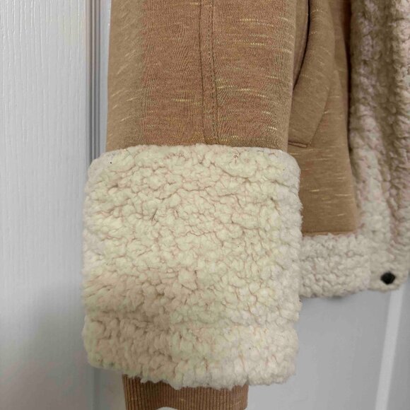 CAbi McQueen Coat In Tan with white wool -like lining and accents.  Size S - Picture 3 of 8